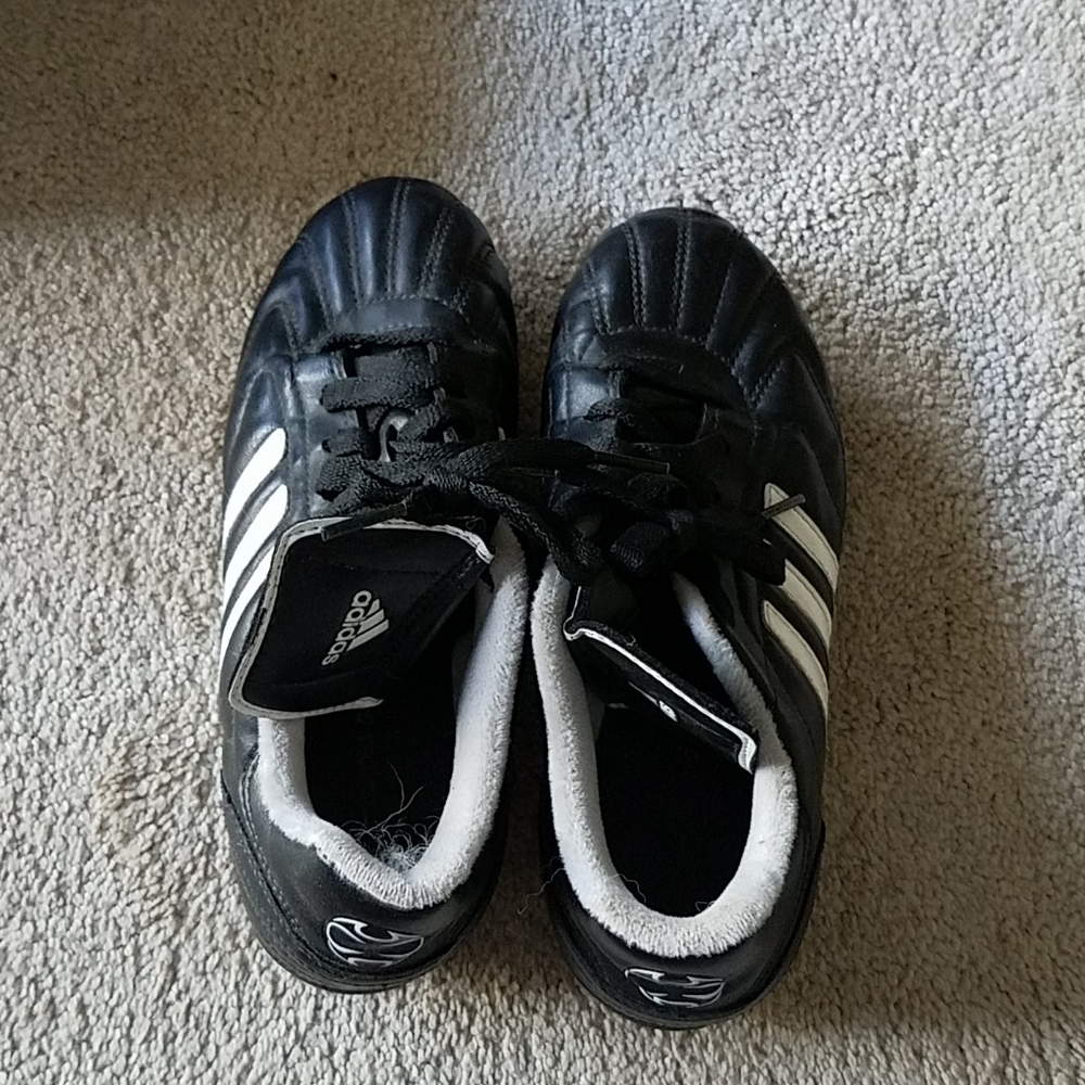 Kids soccer shoes